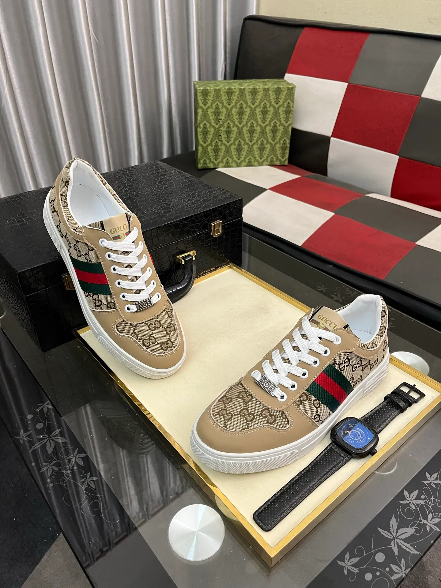 Men's Men's Shoes💰440⌚️⌚️【GUCCI】Gucci men's latest white shoe series casual shoes! The official website is built 1:1. Upper: Made of imported cowhide, with electric embroidery ➕Inner lining: Made of high-quality first-layer pigskin, soft and comfortable. Picky material selection and exquisite workmanship give you the best enjoyment. Size: 38-44 yards, 3️⃣ colors available.